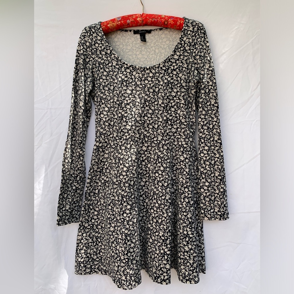 FOREVER 21 short dress, black & cream long sleeve floral print.